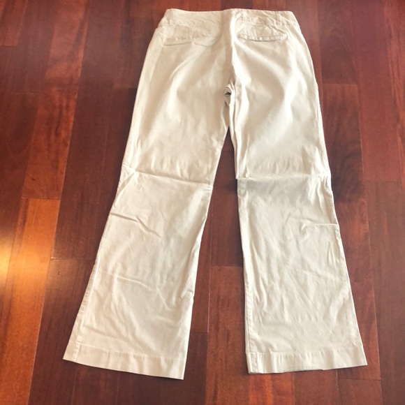 Old Navy mid-rise khaki pants women’s size 8 - Picture 3 of 4
